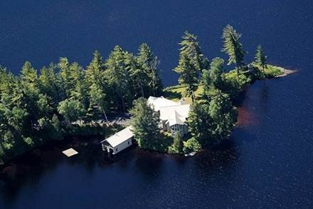 Trước đó vào tháng 6 vừa qua, ông Jack Ma cũng đã chi 23 triệu USD để mua khu bất động sản Brandon Park rộng 28.100 mẫu Anh ở Adirondacks, New York (Mỹ).