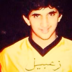 Hoàng tử Rashid theo học tại các trường Rashid tại Dubai, sau đó tham dự Học viện quân sự Sandhurst ở Anh, tốt nghiệp tại đó vào năm 2002.