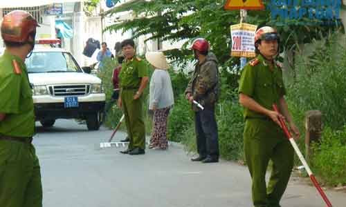 Mot si quan cong an bi chem trong thuong giua quan