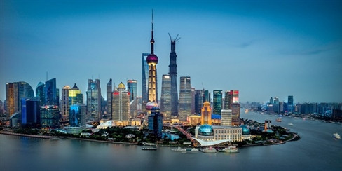 Tháp Thượng Hải có hình dạng của 9 tòa nhà hình trụ xếp chồng lên nhau và các mặt tiền đều được ốp kính. Tòa nhà cao 120 tầng bao gồm rất nhiều văn phòng, cửa hàng, khách sạn, không gian công cộng của các tập đoàn tài chính và cơ quan chính phủ.