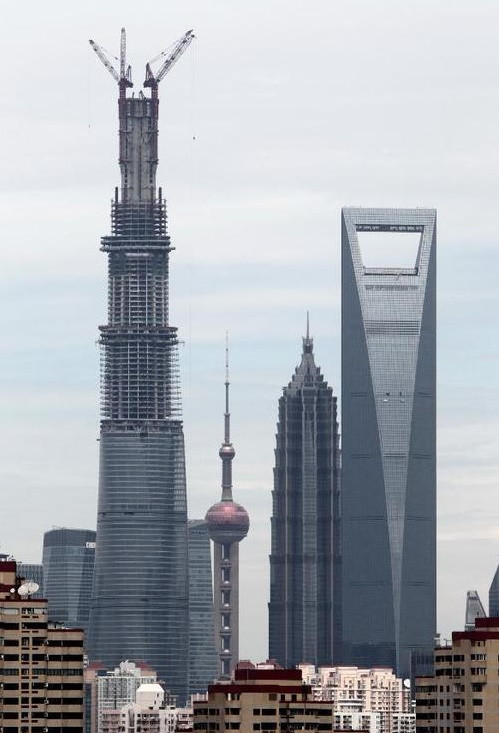 Dù tòa nhà này đã khánh thành nhưng phần nóc nhà dự kiến được hoàn thành trong vòng một năm nữa.