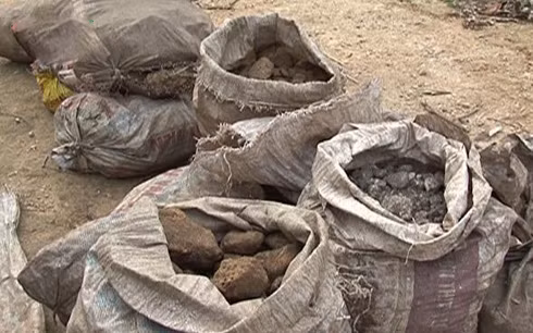 Chính quyền huyện Tam Đường vẫn tiếp tục duy trì các chốt canh gác liên ngành 24/24 tại hai đầu đường liên xã Bản Hon với thị xã Lai Châu và ra trung tâm huyện Tam Đường, nhằm ngăn chặn những hành vi khai thác trái phép tại mỏ đất hiếm.