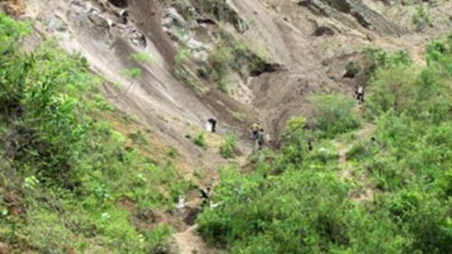 Mỏ đất hiếm Đông Pao đã được Bộ Tài nguyên và Môi trường cấp phép khai thác cuối năm 2014. Công ty VIMICO đang hoàn thiện các thủ tục đền bù cho người dân địa phương để giải phóng mặt bằng.