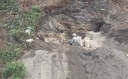 Hiện công tác bảo vệ khu mỏ được tiến hành nghiêm ngặt để tránh tình trạng người dân vào khai thác trái phép.