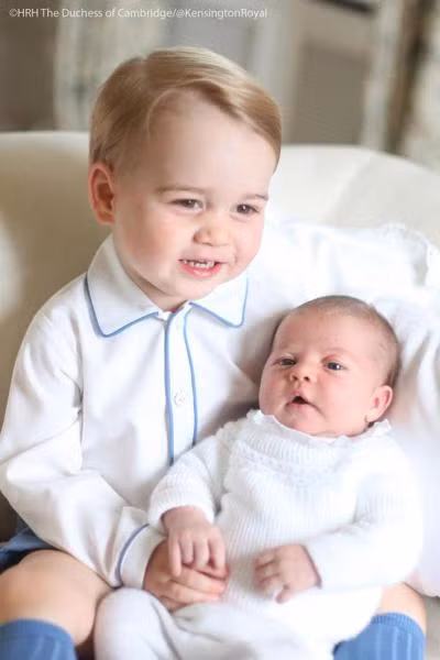 Anh ngo nghinh cua tieu cong chua voi hoang tu Anh-Hinh-2