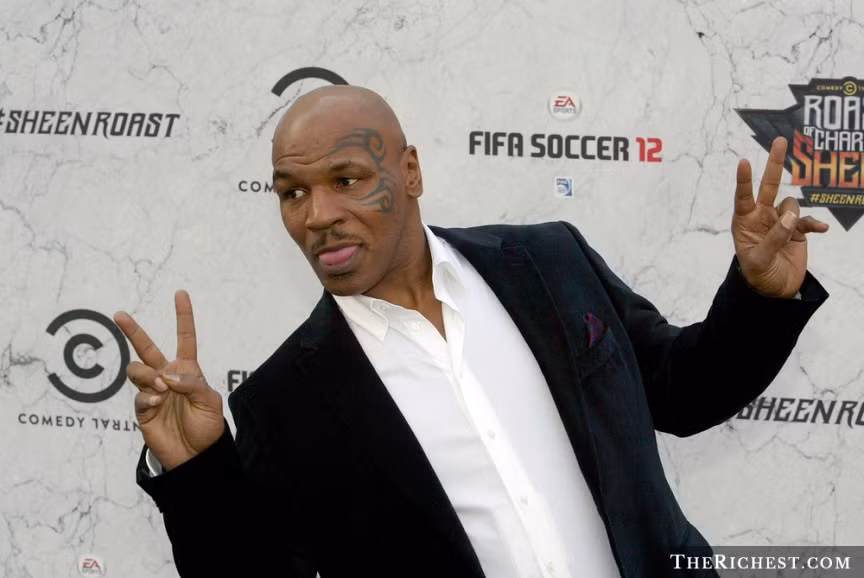 Cựu vận động viên quyền Anh người Mỹ Mike Tyson: Từng là nhà vô địch tuyệt đối hạng nặng ở môn quyền Anh, Mike Tyson sở hữu trong tay khối tài sản giá trị 300 triệu USD. Thế nhưng, thói quen tiêu xài hoang phí đã khiến Mike Tyson mất tất cả. Tyson đã phải nộp đơn xin phá sản và bây giờ tài sản chỉ có giá trị 1 triệu USD. Anh từng chi tới 3 triệu USD mua quần áo và đồ trang sức; 4,5 triệu USD cho ô tô và xe máy, mua bồn tắm trị giá 2 triệu USD cho vợ cũ.