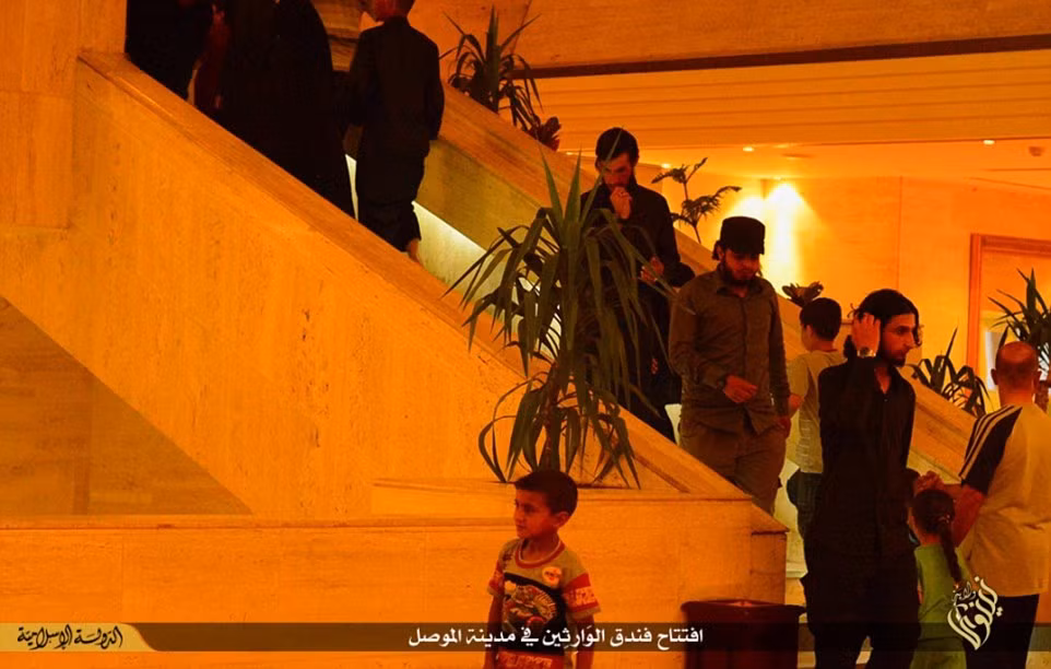 Khách sạn có 262 phòng trải khắp 11 tầng bị đóng cửa năm ngoái khi IS chiếm giữ nhiều phần lãnh thổ Iraq.