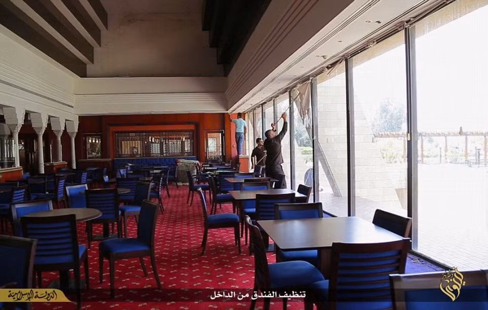 Theo thông tin từ IS, khách sạn Ninawa sẽ cấm các hoạt động khiêu vũ, chơi nhạc, hút thuốc và đánh bạc khi hoạt động trở lại. Phụ nữ phải mặc đồ đen trùm kín từ đầu đến chân. Khách nghỉ tại khách sạn này có nguy cơ bị chặt đầu hoặc chân tay nếu không tuân thủ các quy tắc Hồi giáo.