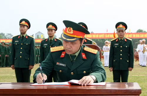 Ký kết giao ước thi đua.