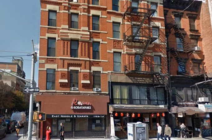 Một bức ảnh về các tòa nhà chung cư còn nguyên vẹn trước khi bị sập do nổ khí gas.