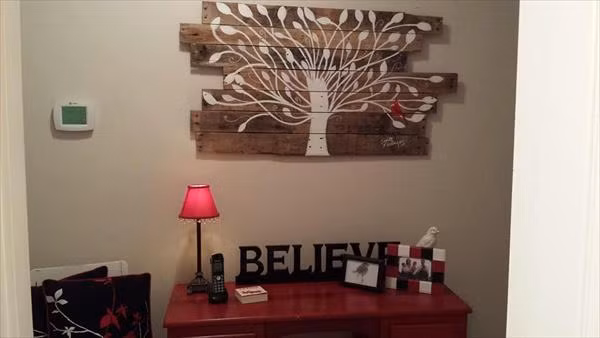 Bạn hãy thể hiện cho mọi người thấy một chút tài năng vẽ vời của mình qua các bức tranh vẽ trên gỗ.