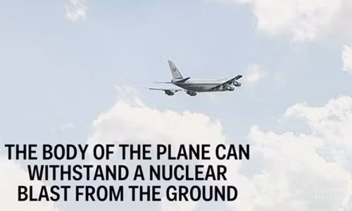 Phần thân của chuyên cơ được thiết kế đặc biệt có thể chịu được sức công phá của vũ khí hạt nhân từ mặt đất.