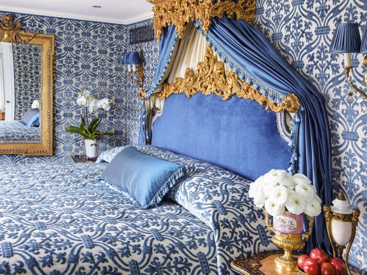 Sang trọng nhất trên tàu là phòng Hoàng Gia (Royal Suite) lộng lẫy.