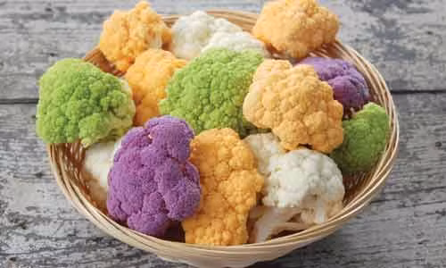 "Súp lơ cầu vồng” có ưu điểm là không chỉ giữ được hương vị giống hệt súp lơ trắng mà màu sắc của chúng còn khiến bàn ăn của các bà nội trợ thêm phần đẹp mắt, sinh động.