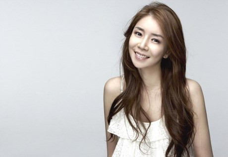 Không chỉ nắm giữ nhiều cổ phiếu giá trị, cô tiểu thư đời thứ 3 trong gia tộc tài phiệt sở hữu nhan sắc hết sức xinh đẹp.