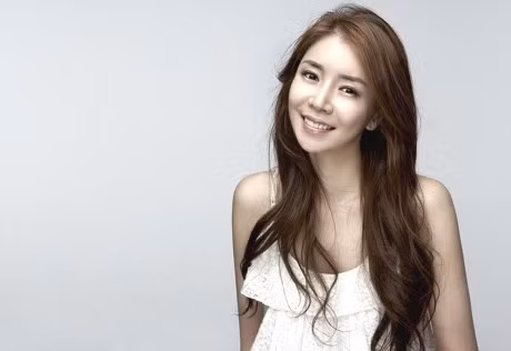 Không chỉ nắm giữ nhiều cổ phiếu giá trị, cô tiểu thư đời thứ 3 trong gia tộc tài phiệt sở hữu nhan sắc hết sức xinh đẹp.