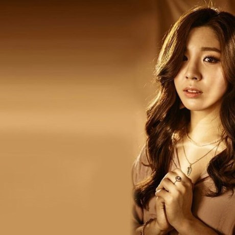 Theo kết quả công bố của trang kinh tế tài chính Chabeol (Hàn Quốc), giá trị cổ phiếu trên thị trường chứng khoán thuộc sở hữu của Yeon Ji có giá 36,6 tỷ won, tương đương 732 tỷ đồng. Con số này tăng 17,1 tỷ won so với đầu năm nay, đồng thời đưa nữ diễn viên nhạc kịch lên tầm đại gia chứng khoán.