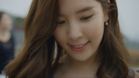 Ham Yeon Ji, nữ diễn viên nhạc kịch Hàn Quốc, gần đây trở nên nổi tiếng trong làng giải trí sau khi vươn lên vị trí thứ 5 trong danh sách những ngôi sao Hàn là đại gia cổ phiếu. Mỹ nhân 9x Hàn Quốc này được xem là một trường hợp rất đặc biệt bởi thông thường 5 người có cổ phiếu lớn nhất đều là CEO của các công ty giải trí.