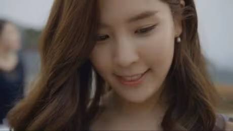 Ham Yeon Ji, nữ diễn viên nhạc kịch Hàn Quốc, gần đây trở nên nổi tiếng trong làng giải trí sau khi vươn lên vị trí thứ 5 trong danh sách những ngôi sao Hàn là đại gia cổ phiếu. Mỹ nhân 9x Hàn Quốc này được xem là một trường hợp rất đặc biệt bởi thông thường 5 người có cổ phiếu lớn nhất đều là CEO của các công ty giải trí.