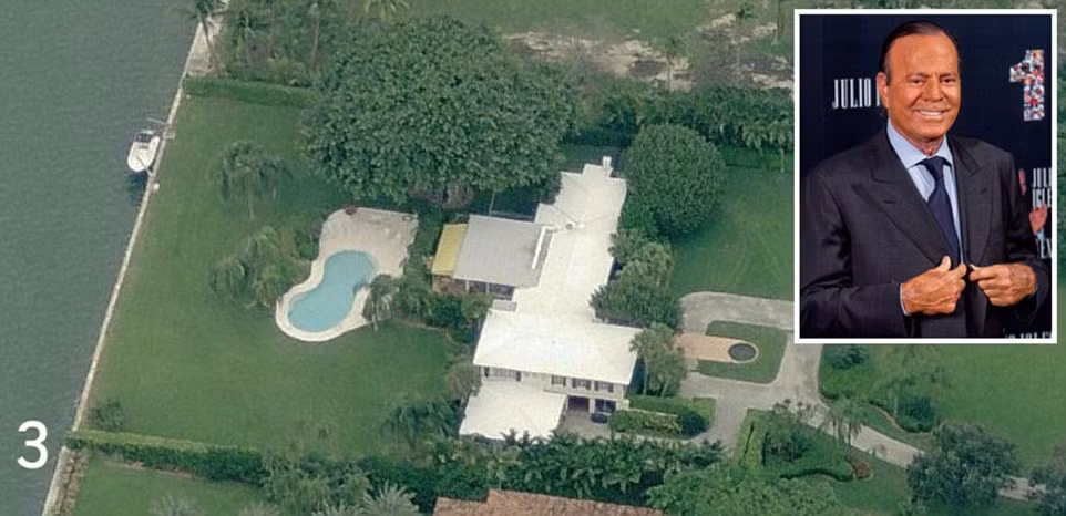 Ca sĩ-nhạc sĩ Julio Iglesias cũng có một ngôi nhà trên đảo. Ngôi sao này thực sự coi nơi đây là ngôi nhà thứ hai của mình.