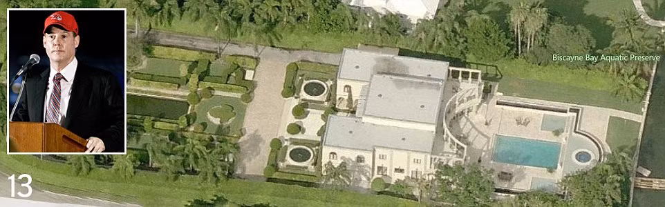 Ông trùm bất động sản Alex Meruelo sống bên cạnh gia đình của MacPherson. Meruelo đang rao bán nhà với giá 19,8 triệu USD trong khi trước đó mua nó với giá gần 7 triệu USD.