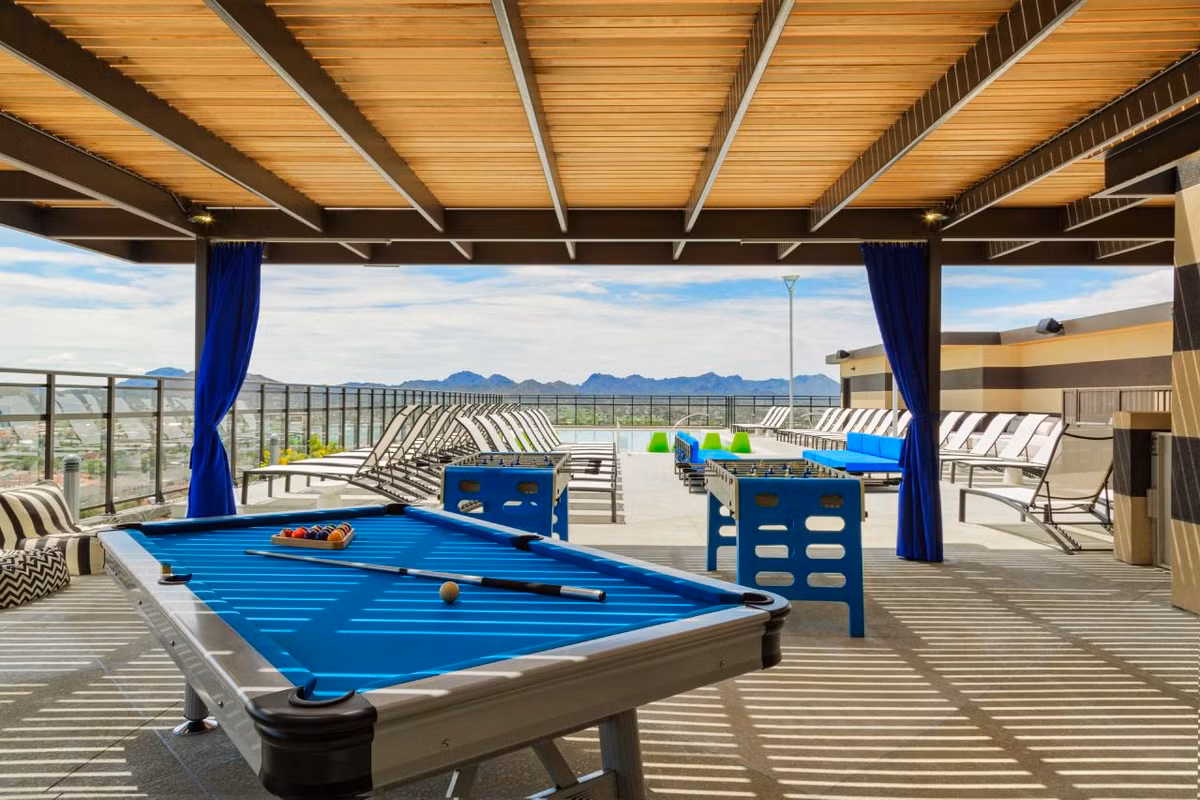 Bàn bi-a giải trí cho sinh viên trong khu ký túc Core Campus.