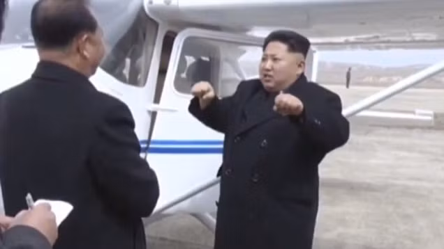 Lo hinh anh may bay Trieu Tien ong Kim Jong Un lai