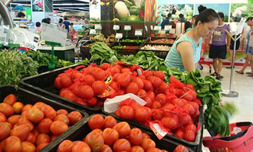 Hà Nội có giá sinh hoạt đắt nhất cả nước: Tổng cục Thống kê công bố điều tra chỉ số giá sinh hoạt theo không gian (SCOLI) giai đoạn 2012-2014, với việc Hà Nội có chỉ số cao nhất cả nước. Đây không phải kỷ lục đắt đỏ đầu tiên về giá cả ở Hà Nội.