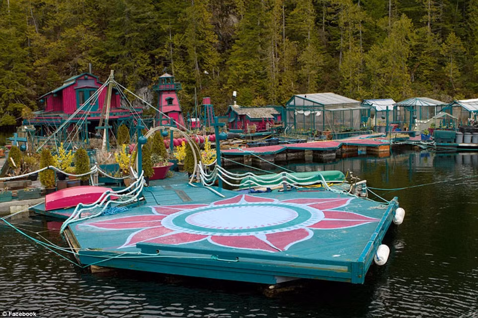 Trong các tháng mùa đông, gia đình ông Wayne lấy nước mưa để ăn uống nhưng vào mùa hè, họ lại sử dụng nguồn nước ngọt ở một con thác gần đó.