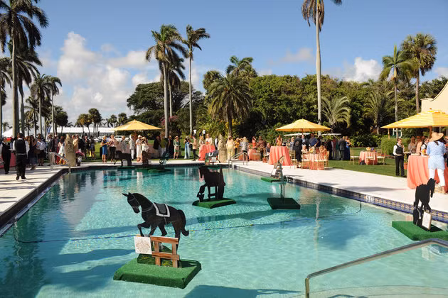 Ngoài phòng tiệc lớn, khu bể bơi rộng cũng là nơi lý tưởng tổ chức các bữa tiệc có hàng trăm khách tham dự.