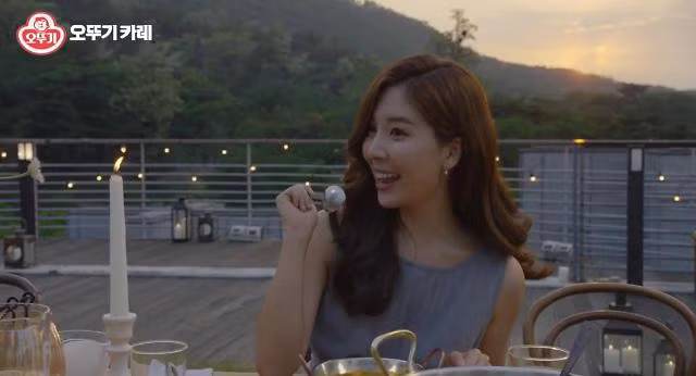 Theo kết quả công bố của trang kinh tế tài chính Chabeol (Hàn Quốc), giá trị cổ phiếu trên thị trường chứng khoán thuộc sở hữu của Yeon Ji có giá 36,6 tỷ won, tương đương 732 tỷ đồng. Con số này tăng 17,1 tỷ won so với đầu năm nay, đồng thời đưa nữ diễn viên nhạc kịch lên tầm đại gia chứng khoán.