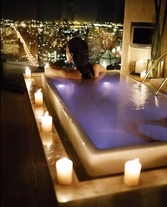 Khi khách đến làm thủ tục nhận phòng, mọi thứ đều đã sẵn sàng, từ những cuốn sách họ thích cho đến giấy ăn hay giấy vệ sinh theo đúng thói quen của thượng khách.