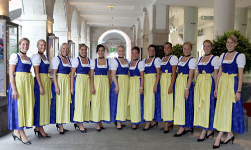 Hiện nay, bộ đồng phục chỉ được các nữ tiếp viên hàng không của hãng bay Lufthansa mặc mỗi dịp lễ hội bia nổi tiếng của Đức. Lý do là vì bộ đồng phục này khá sexy và váy dài sẽ bất lợi khi di chuyển đường dài và khi khẩn cấp.