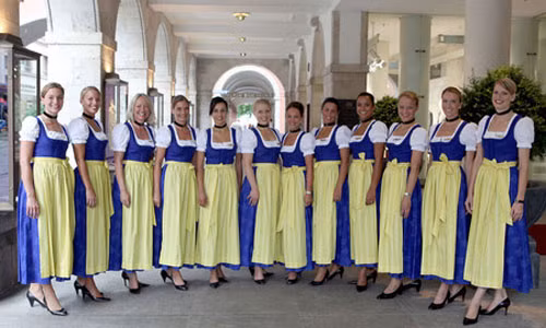 Hiện nay, bộ đồng phục chỉ được các nữ tiếp viên hàng không của hãng bay Lufthansa mặc mỗi dịp lễ hội bia nổi tiếng của Đức. Lý do là vì bộ đồng phục này khá sexy và váy dài sẽ bất lợi khi di chuyển đường dài và khi khẩn cấp.