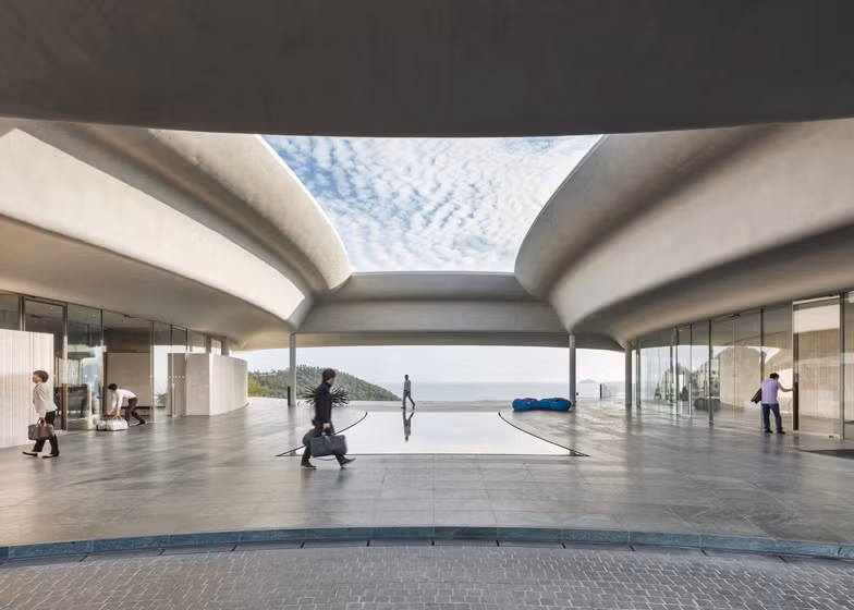 Sự sang trọng và dịch vụ đẳng cấp là lý do khiến nhiều tỷ phú trong nước và nước ngoài vẫn chọn những căn villa đắt tiền khi tới resort này.