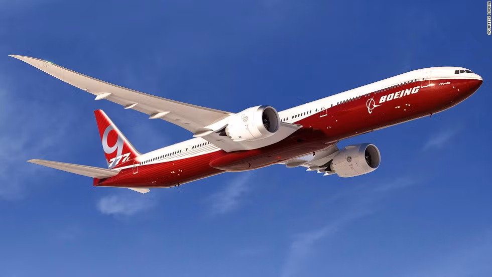 11. Boeing 777X: Điểm nổi bật nhất của chiếc 777X là lập kỷ lục về mẫu máy bay thương mại hai động cơ tiết kiệm nhiên liệu nhất trong lịch sử ngành hàng không thế giới. Theo Boeing, 777X tiết kiệm nhiên liệu hơn 12% so với các đối thủ cạnh tranh. Có được điều này là nhờ nó được chế tạo từ những loại vật liệu tổng hợp mới, cùng đôi cánh được thiết kế đặc biệt nhằm tăng tinh khí động học, giúp tiết kiệm nhiên liệu hơn.