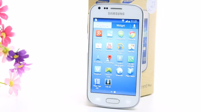 Samsung Galaxy Trend Plus (2,3 triệu đồng): Với tầm giá dưới 3 triệu đồng, mẫu điện thoại này đã lọt vào top những sản phẩm bán chạy nhất trên thị trường liên tục nhiều tháng. Trend Plus được trang bị RAM 768 MB, bộ nhớ trong 4GB. Camera chính của sản phẩm là 5 MP và camera phụ là 0,3 MP.