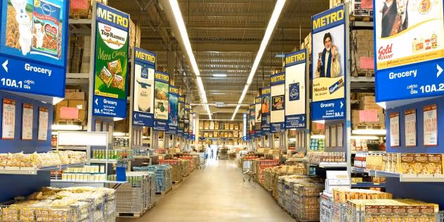 Với đà phát triển ngày càng nhanh, năm 1968, Metro bắt đầu mở rộng ra thị trường nước ngoài và đặt cửa hàng đầu tiên ở Hà Lan.