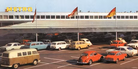 Đến năm 1970, siêu thị Metro mở cửa hàng đầu tiên ở Bỉ - nước láng giềng Đức. Thời điểm này, Metro đã sở hữu tới 13 cửa hàng trong nước.