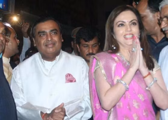 Không chỉ được trời phú cho nhan sắc mỹ miều mà bà xã của tỷ phú Mukesh Ambani còn là một người phụ nữ rất tài năng. Bà là hiệu trưởng của một trường quốc tế nổi tiếng ở Ấn Độ và là giám đốc một tổ chức phi lợi nhuận.