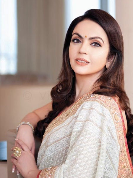 Phu nhân tỷ phú Muskesh Ambani có gương mặt rất đẹp và vẻ đẹp truyền thống theo đúng chuẩn mực của Ấn Độ.