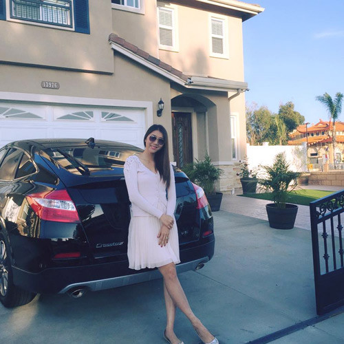 Cô rất hài lòng với ngôi nhà mới của gia đình mình.