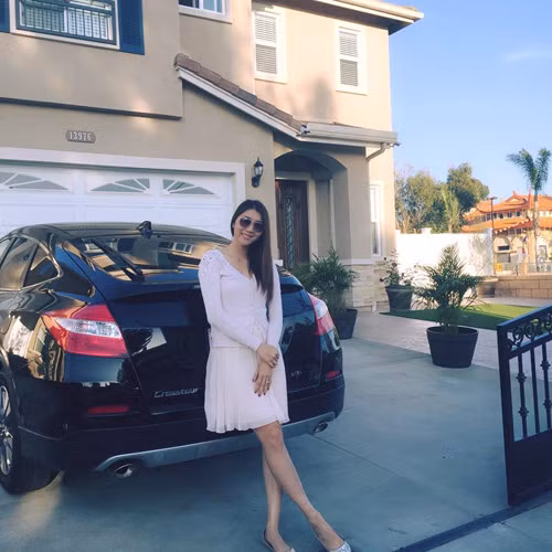 Cô rất hài lòng với ngôi nhà mới của gia đình mình.