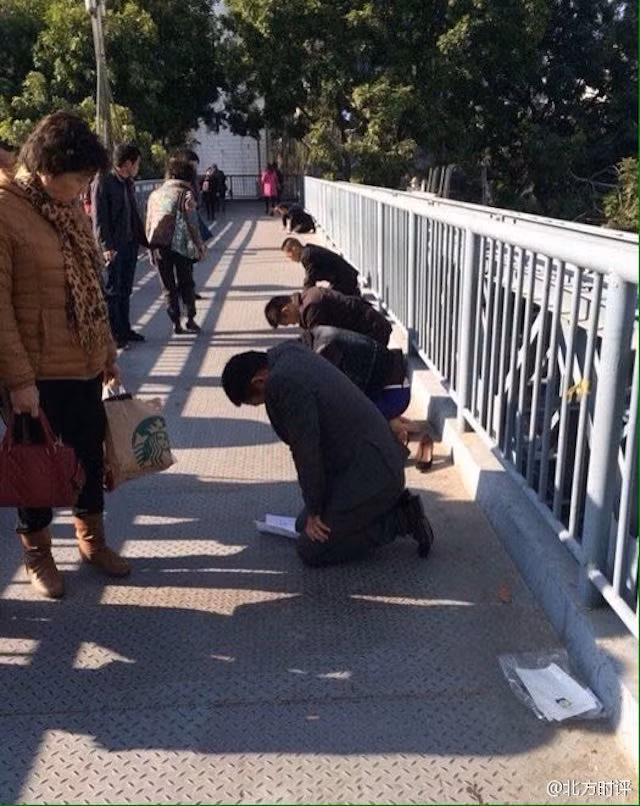 Phan no sep phat nhan vien quy ngoai troi suot 1 gio-Hinh-2