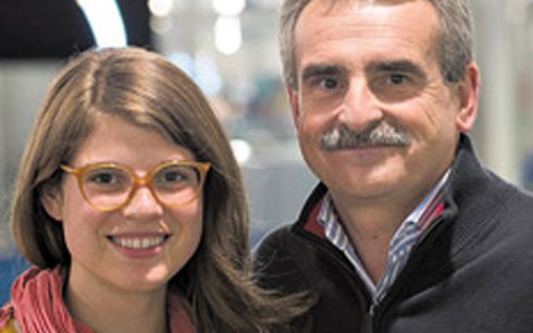 Theo kênh truyền hình Todo Noticias, cô sẽ nhận mức lương 7.000 euro/tháng (khoảng 173 triệu đồng) và quản lý hơn 17.000 nhân viên. Ảnh: Hai cha con Rossi.