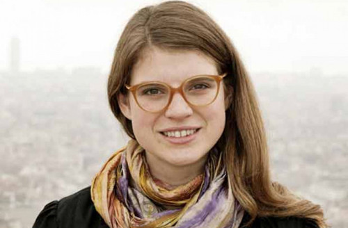 Quyết định bổ nhiệm vị trí tân giám đốc ngân hàng cho Maria Delfina Ross được Tổng thống Argentina - Cristina Fernandez ký và công bố giữa tuần này. Ngân hàng Quốc gia Argentina (Banco de la Nación Argentina) là nhà băng quốc doanh, đồng thời là tổ chức tài chính lớn nhất nước này, với tổng tài sản gần 37 tỷ USD (tính đến năm 2011).