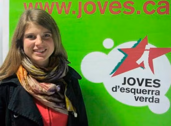 Maria Delfina Rossi, 26 tuổi, là con gái Bộ trưởng Quốc Phòng Argentina - Agustin Rossi. Cô tốt nghiệp chuyên ngành Kinh tế học tại Barcelona (Tây Ban Nha) sau 10 năm sinh sống tại đây.