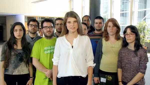 Tân giám đốc ngân hàng này cũng có bằng Thạc sĩ Kinh tế tại Florence (Italy) và Thạc sĩ Quản lý công tại Đại học Texas (Mỹ).