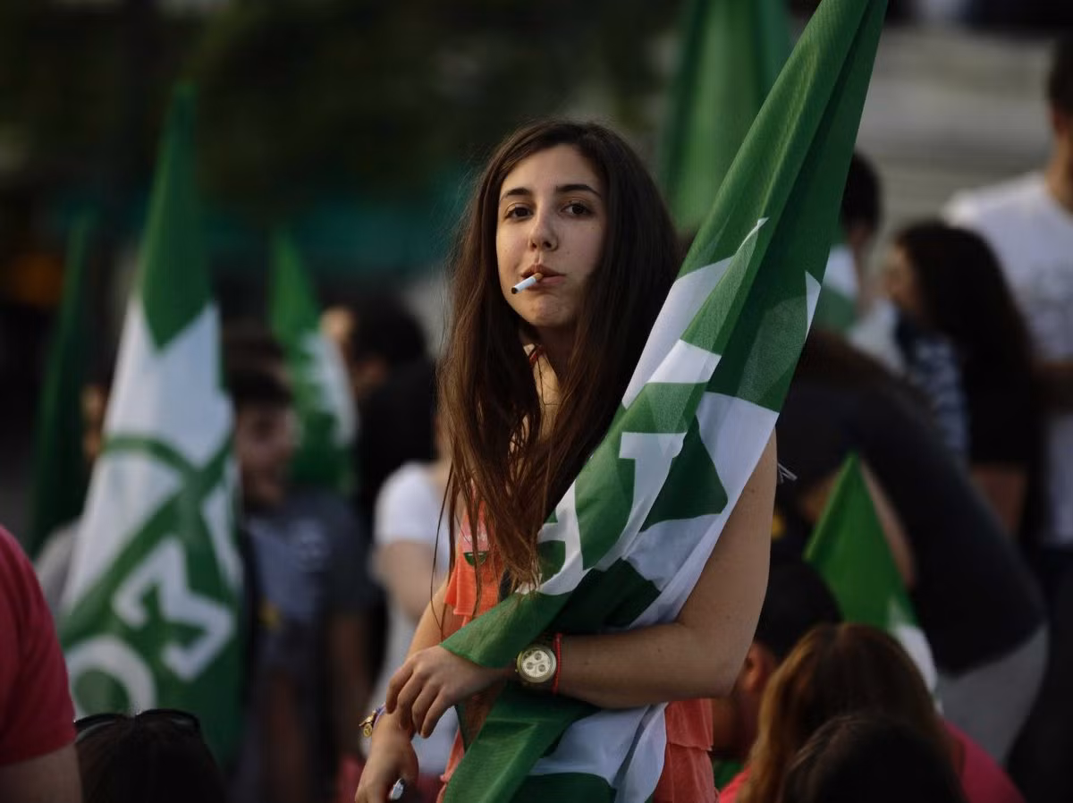 Việc tiêu thụ thuốc lá bình quân đầu người của Hy Lạp gấp khoảng 28 lần so với Ấn Độ. Hy Lạp có mức tiêu thụ thuốc lá bình quân đầu người cao thứ ba trên thế giới.