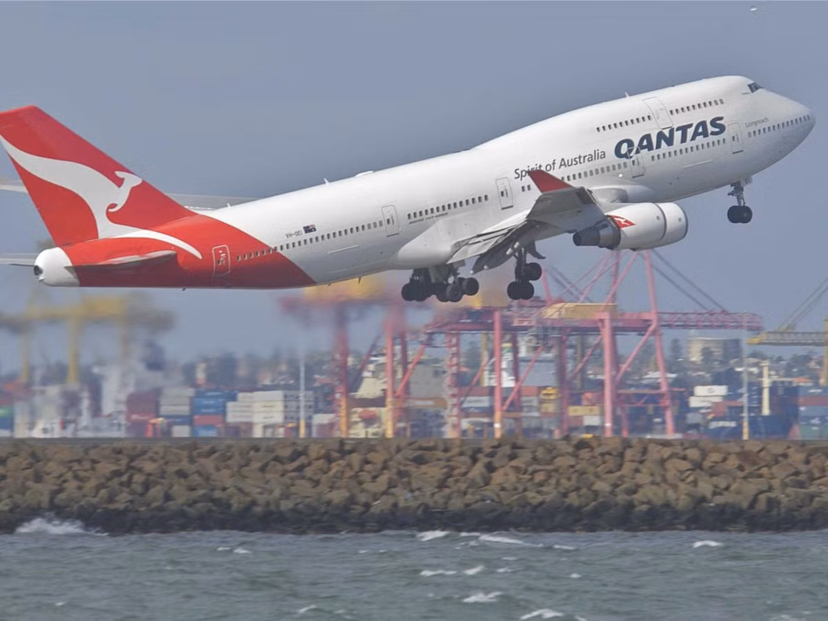 Hãng hàng không an toàn nhất năm nay tiếp tục thuộc về hãng Qantas của Australia. Hãng bay này chưa bao giờ xảy ra sự cố chết người từ năm 1951. "Qantas đã tiếp tục đạt được danh hiệu cao nhất trên bảng xếp hạng năm nay nhờ vào những cải tiến không ngừng về các quy tắc an toàn bay của mình" - Chuyên gia Geoffrey Thomas của Airline AirlineRatings.com nhận định.